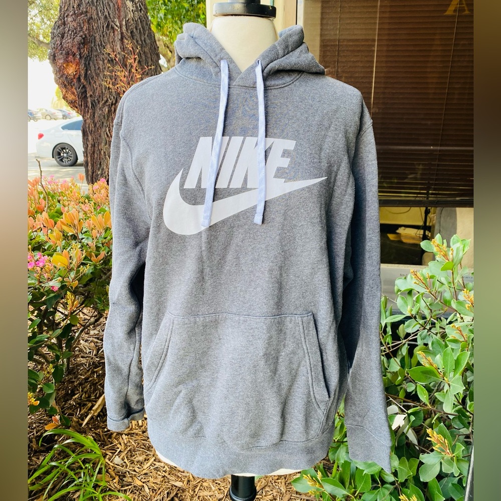 Nike gray, hooded sweatshirt in size M